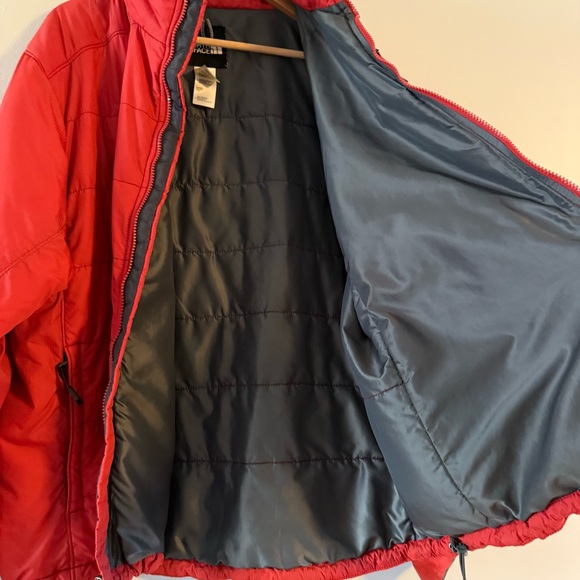 The North Face Men’s  Vibrant Red Puffer Jacket - Picture 8 of 16